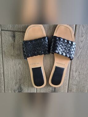 Tahari Woven Slide Sandals - Black Size 10